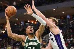 竞彩足球-扬尼斯·阿德托昆博欧洲步(扬尼斯·阿德托昆博打的几号位)