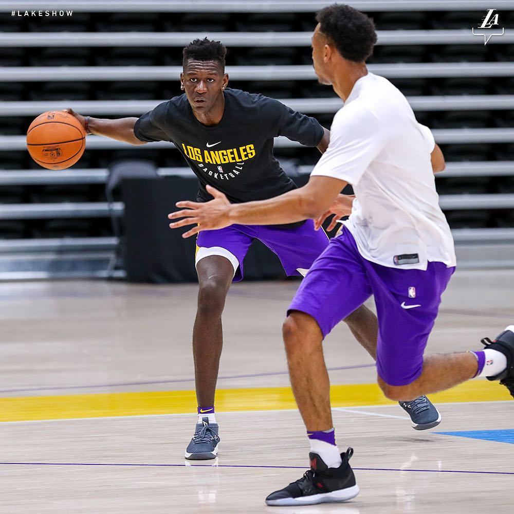 湖人今日训练视频(湖人今日训练视频回放)