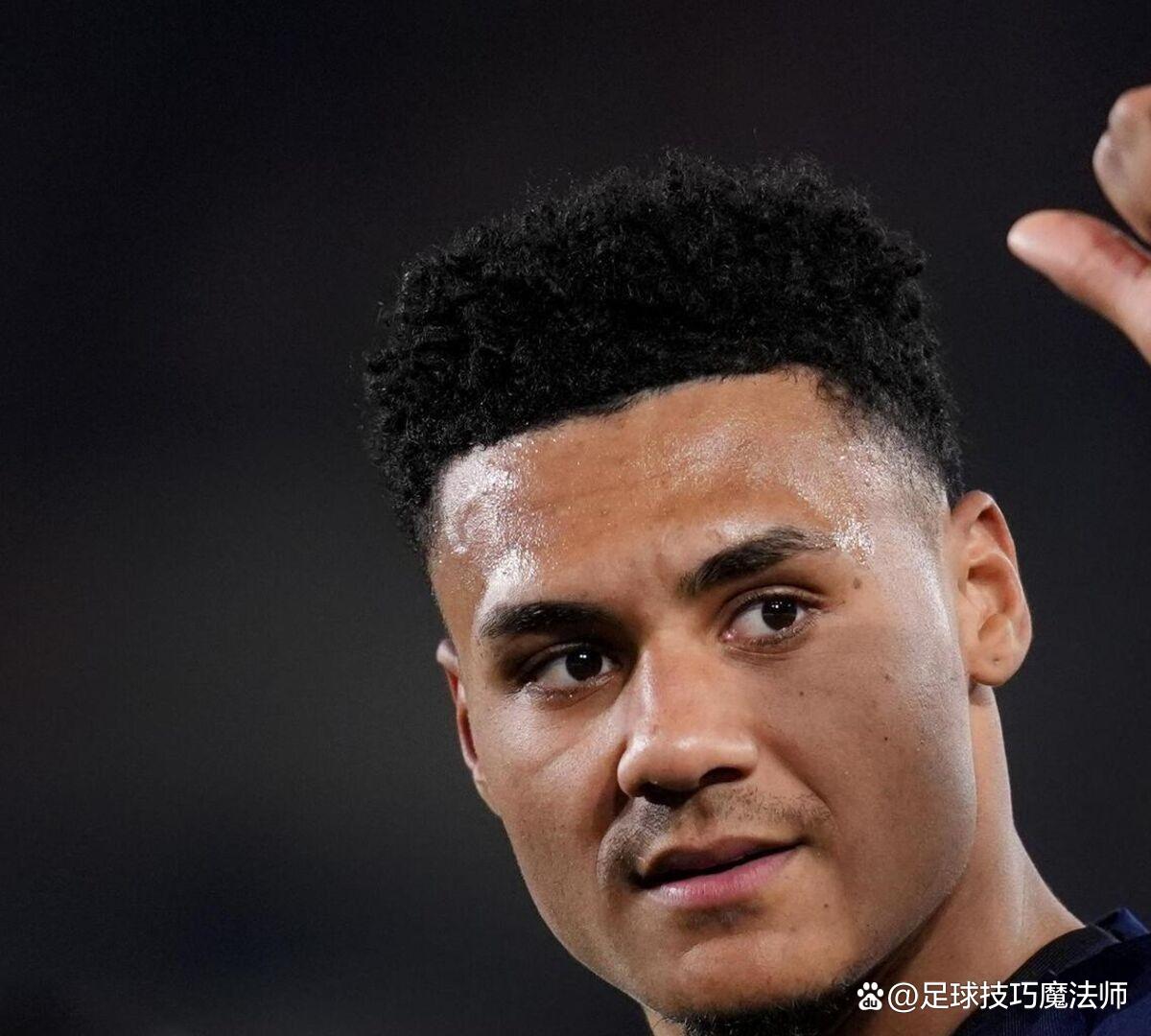 关于沃特金斯英格兰队首发前景的信息